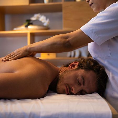 Galeria Plaza Monterrey Hotel Exterior photo Massage
