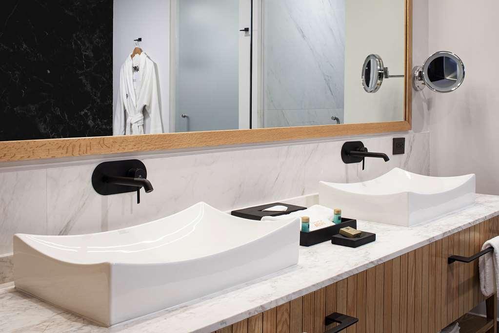 Galeria Plaza Monterrey Hotel Exterior photo Bathroom