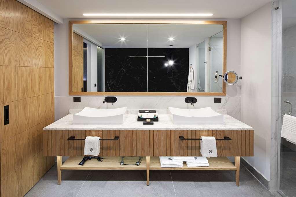 Galeria Plaza Monterrey Hotel Exterior photo Bathroom