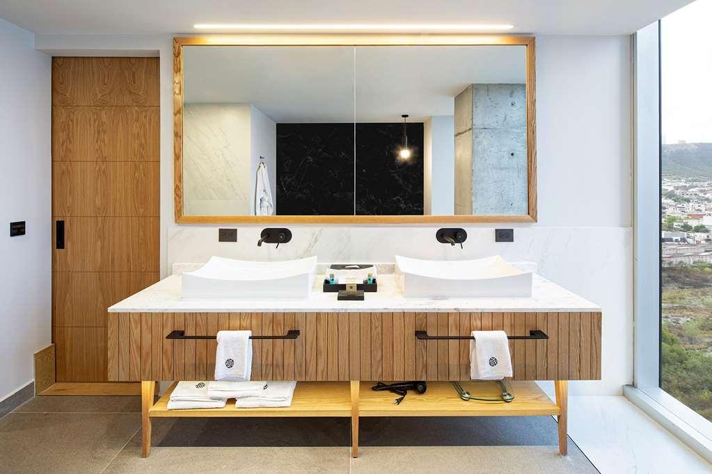 Galeria Plaza Monterrey Hotel Exterior photo Bathroom
