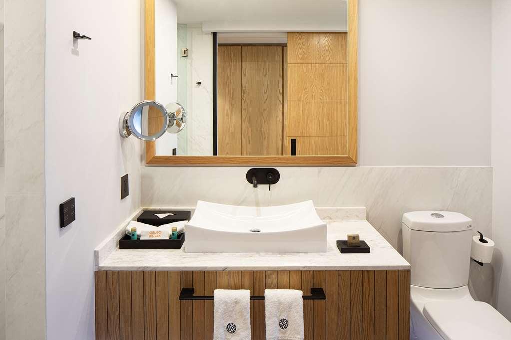 Galeria Plaza Monterrey Hotel Exterior photo Bathroom