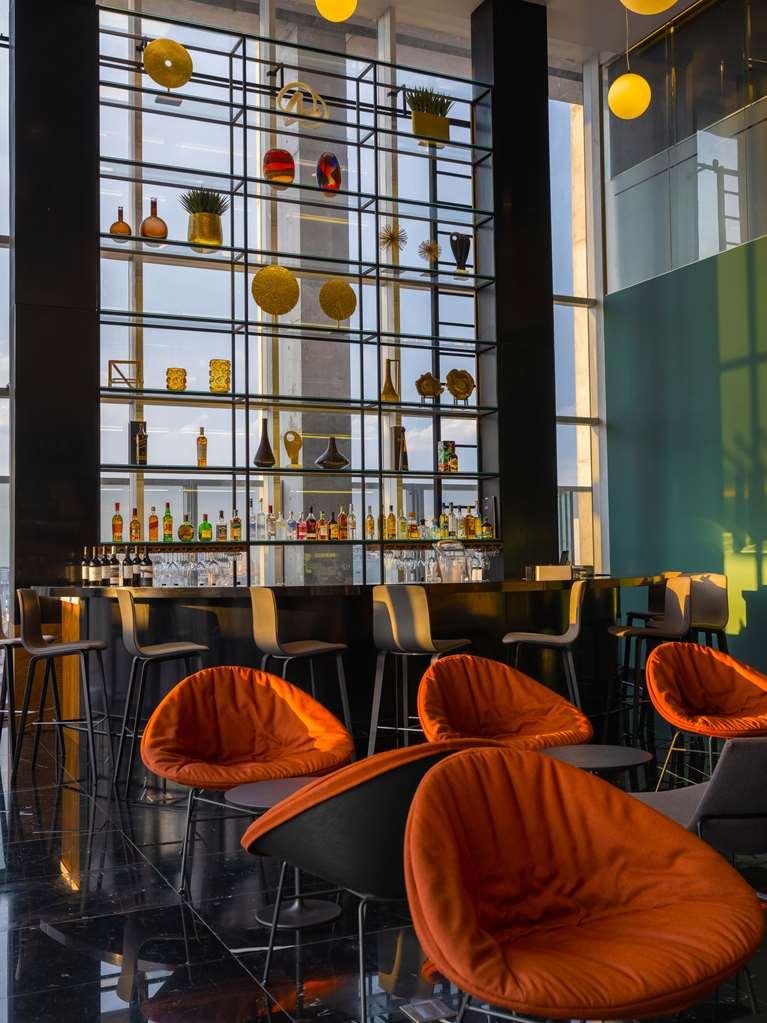 Galeria Plaza Monterrey Hotel Restaurant photo The bar at the 101 lounge