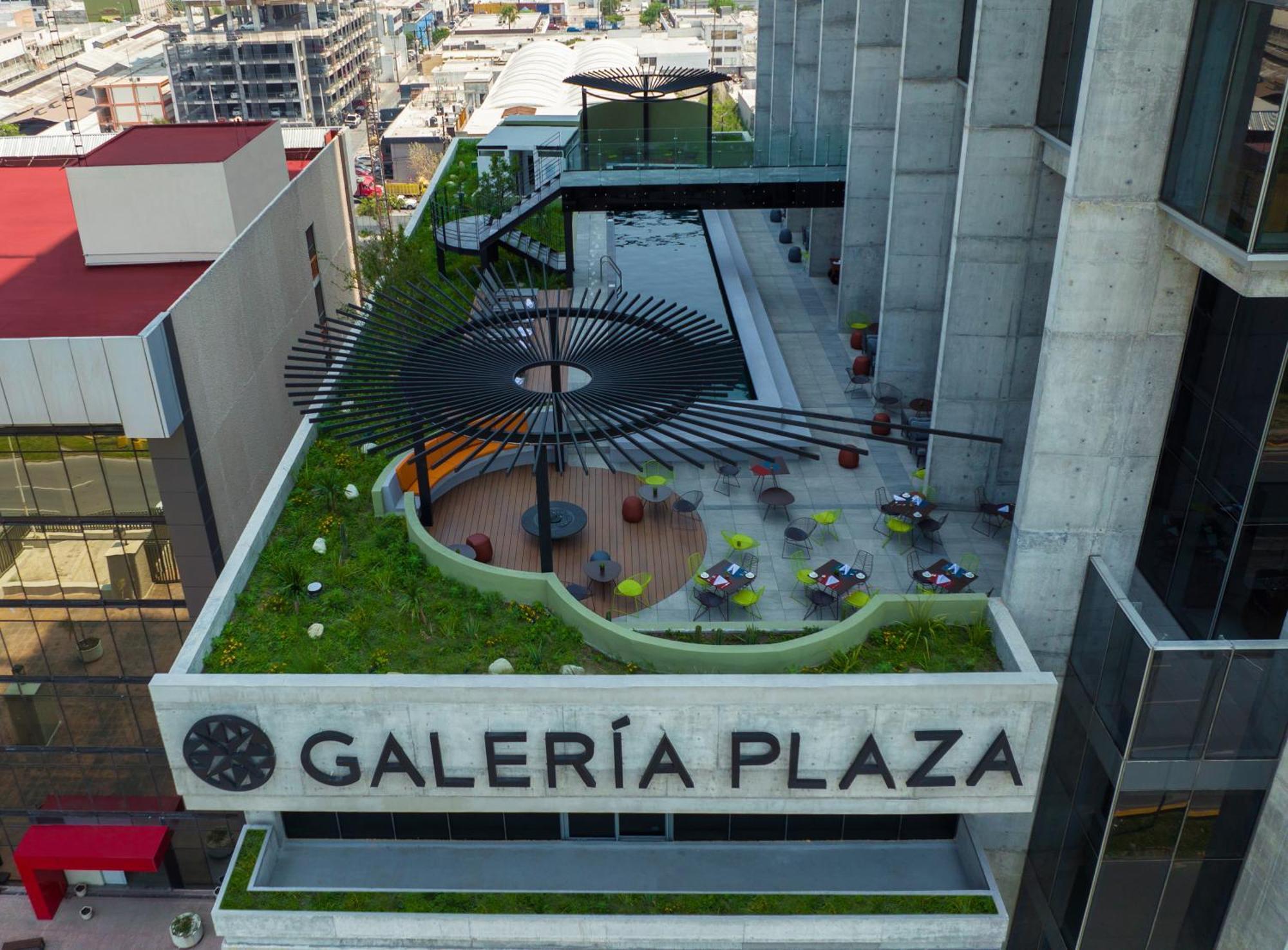 Galeria Plaza Monterrey Hotel Exterior photo Rooftop of the shopping mall