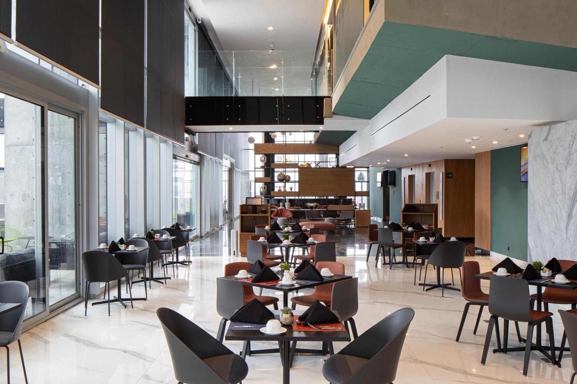 Galeria Plaza Monterrey Hotel Exterior photo The lounge at the airport